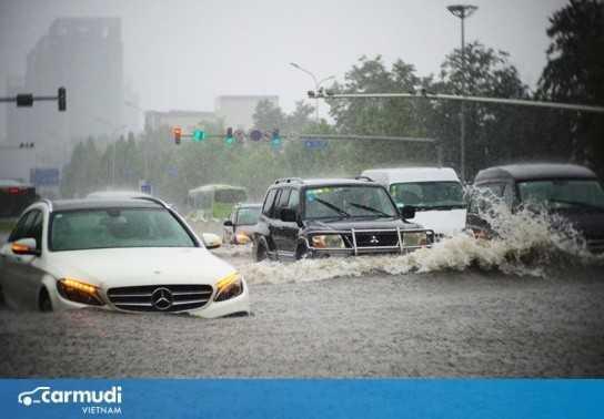 Kinh nghiệm tránh hại xe nhất khi lội nước