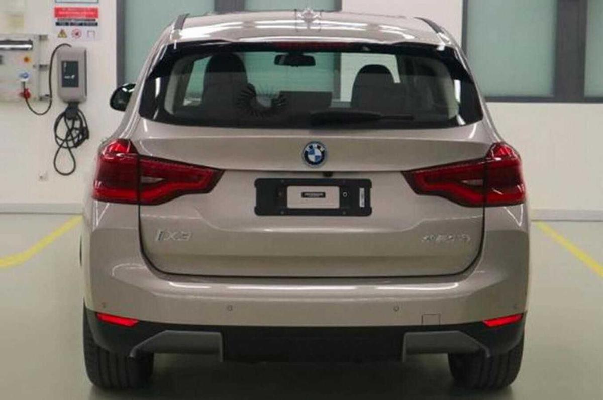 SUV chạy điện BMW iX3 có công suất gần 300 mã lực - Ảnh 2