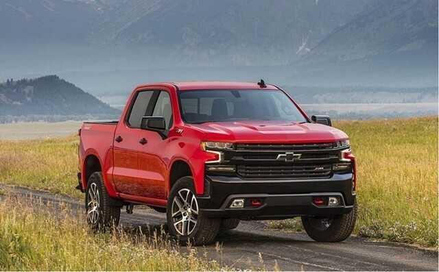 Phân khúc xe bán tải vượt mặt sedan tới hơn 17.000 xe trong tháng 4.