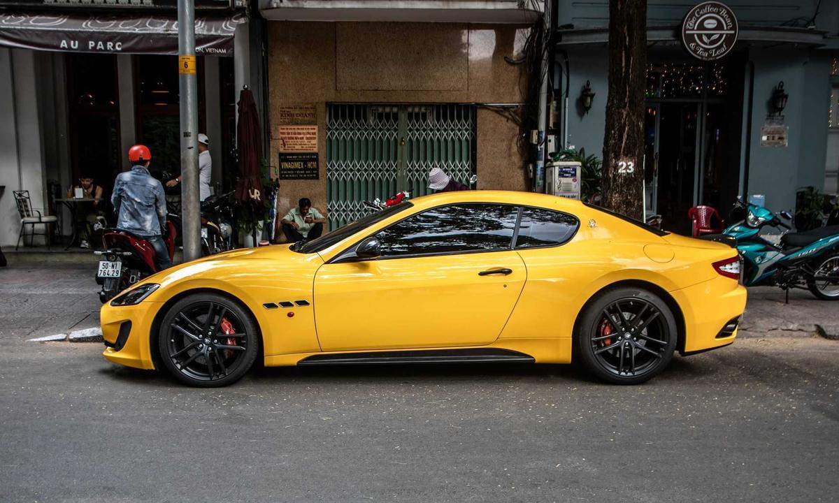 Chiếc Maserati GranTurismo màu vàng