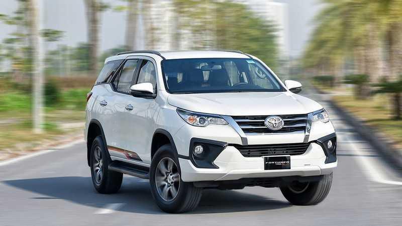 Hiện nhiều mẫu xe được các hãng, đại lý đưa ra mức giảm giá hấp dẫn để kích cầu tiêu dùng.