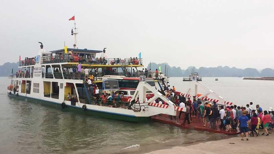 Xuống phà và lên bến