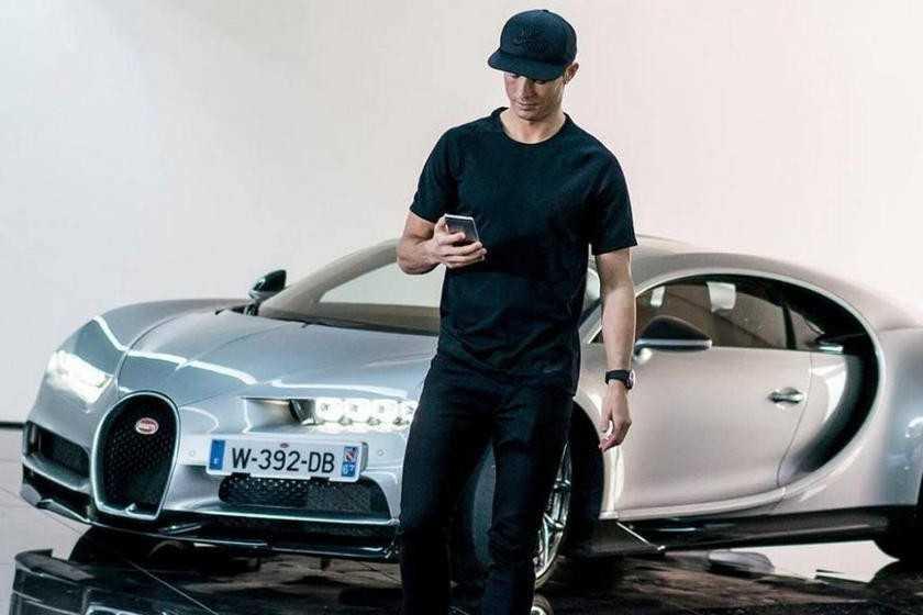 Ronaldo và chiếc Bugatti Chiron của mình