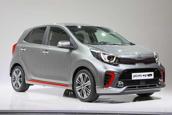 Về ngoại thất không có quá nhiều thay đổi ngoại trừ việc chuyển sang ngôn ngữ thể thao, cứng cáp hơn