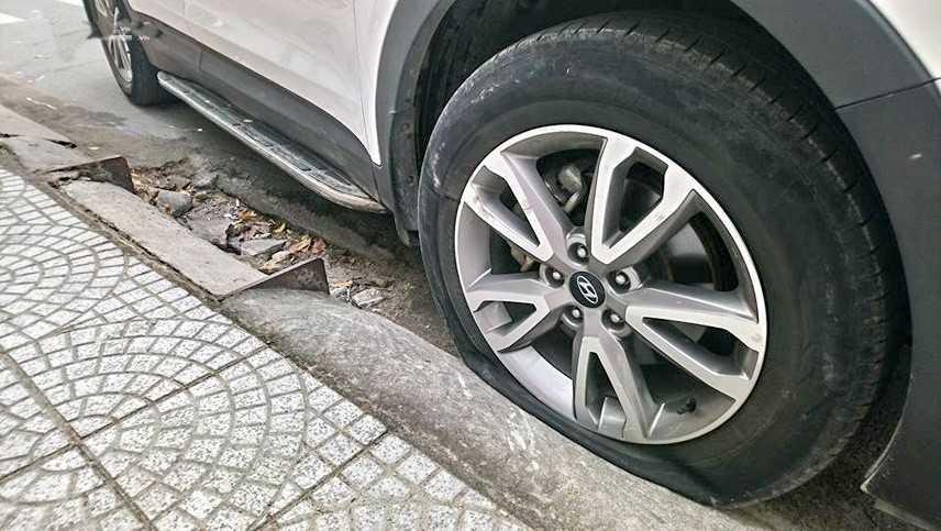 Xử lý thế nào khi xe bị nổ lốp?