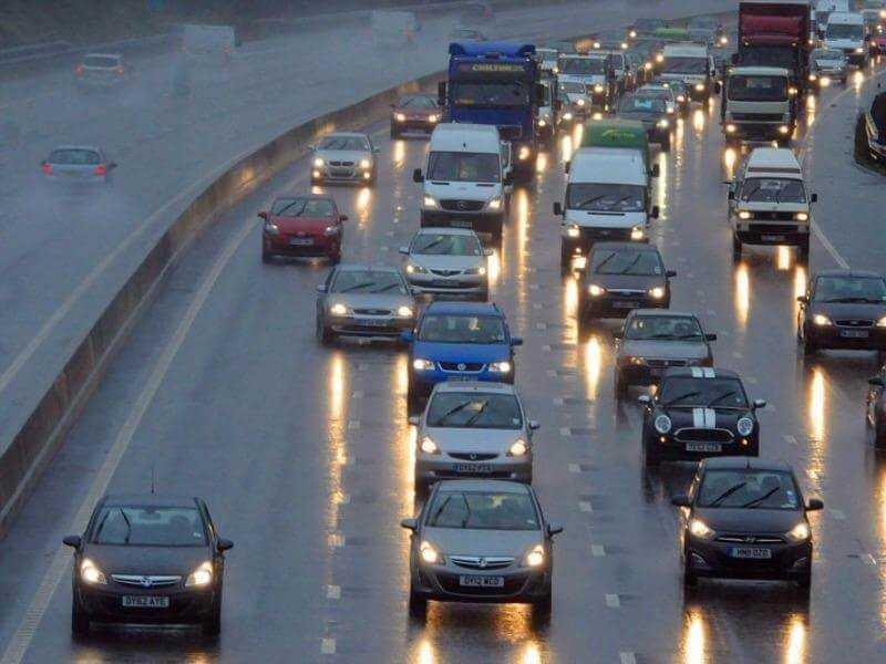 Giữ khoảng cách