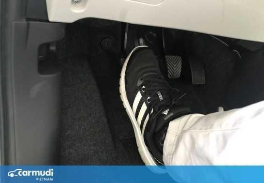 Hướng dẫn đối phó tình huống ô tô bị kẹt chân côn