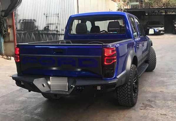 Tranh cãi Ford Ranger 'đồ cổ’ độ xịn thét giá ngang Kia Morning