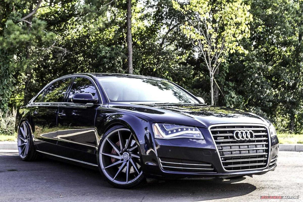 Sedan Audi A8L là phiên bản hạng sang nằm cùng phân khúc với Mercesdes- Benz S- Class và BMW 7- Series