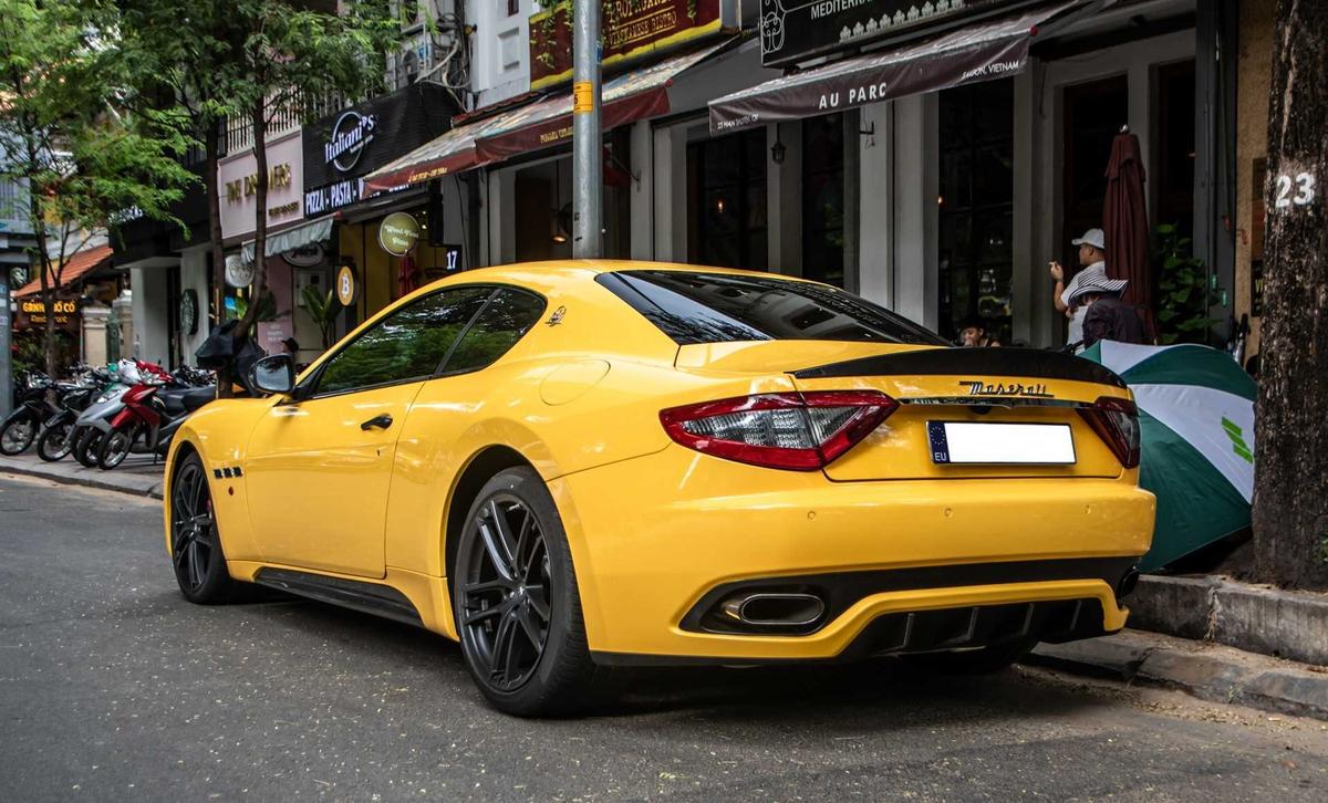 Chiếc Maserati GranTurismo màu vàng