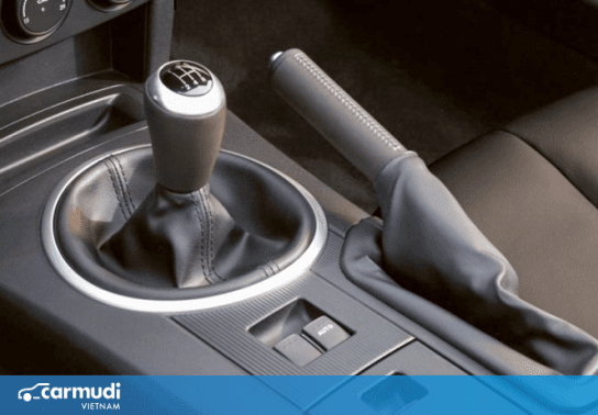 4 nguyên nhân đèn báo phanh ô tô trên đồng hồ sáng liên tục