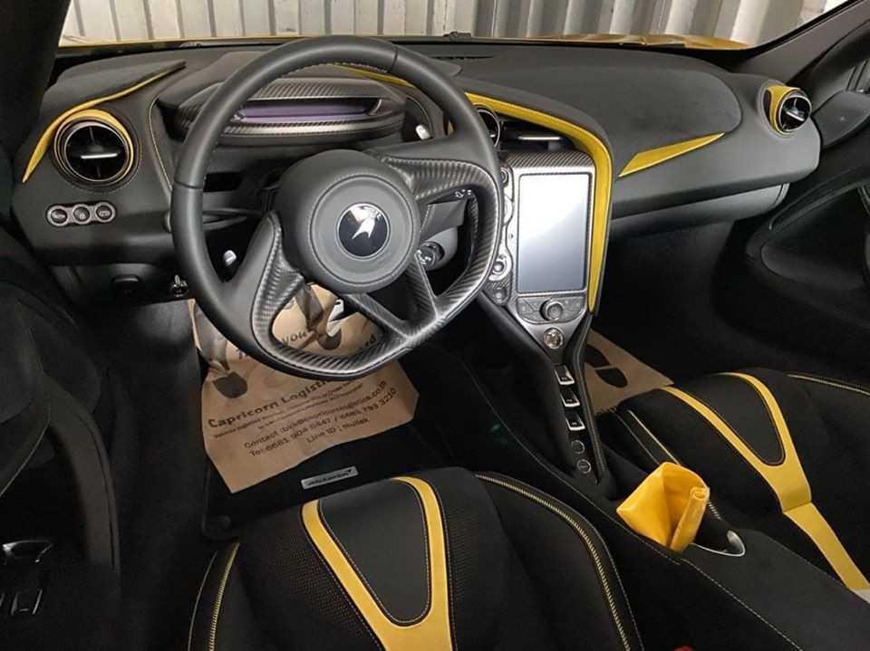 vô lăng McLaren 720S Spider 