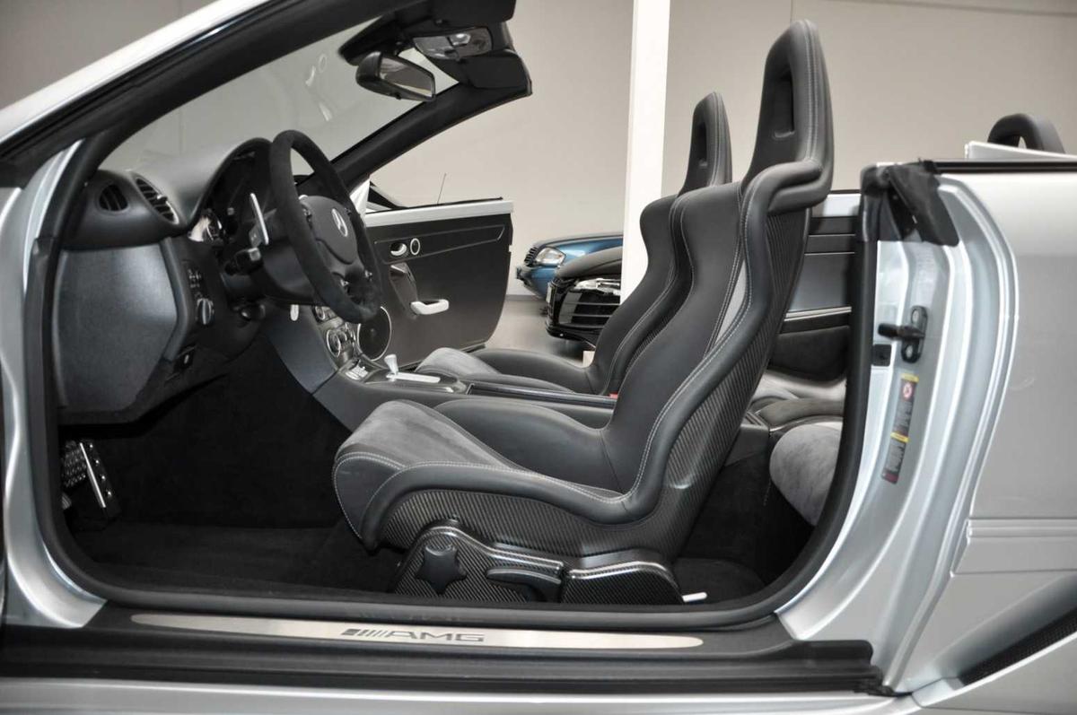 Chiếc Mercedes CLK DTM AMG Cabrio 2006.