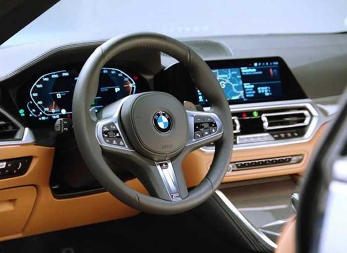 Không quá bất ngờ khi phần lớn khoang cabin giống với BMW 3 Series G20. Điều này cũng dễ hiểu bởi 4 Series G22 chia sẻ platform CLAR.