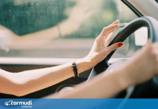 Khoảng giá 300 triệu nên mua xe nào cho tài xế nữ?