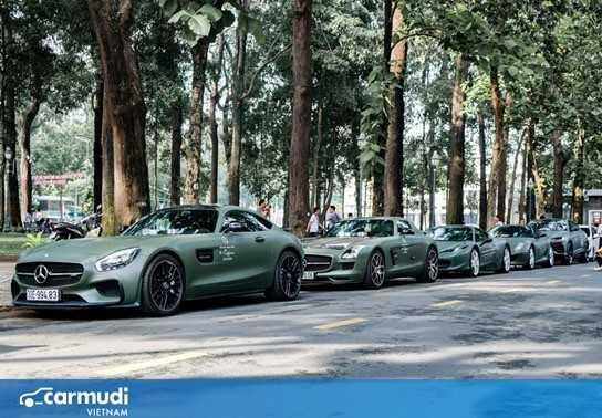 Người dân Sài Gòn không rời mắt khi chứng kiến dàn siêu xe của ông chủ Trung Nguyên