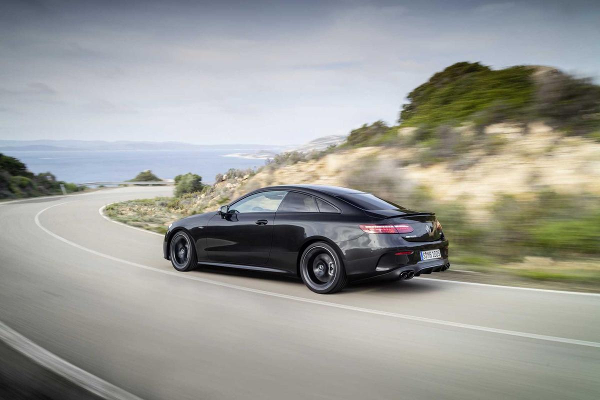 Mercedes E-Class Coupe và Cabriolet 2021 gây xôn xao với diện mạo sang trọng