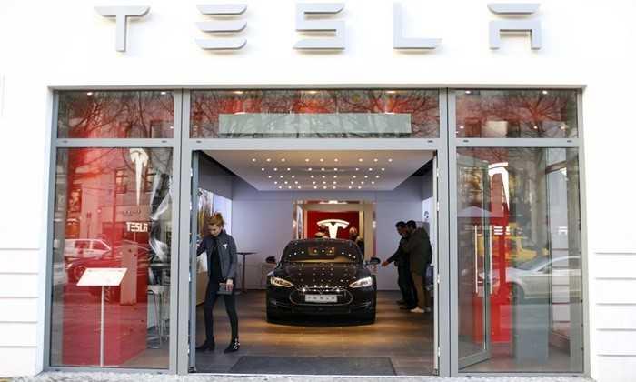  Cụ thể là Danforth đang giục Tesla chi 