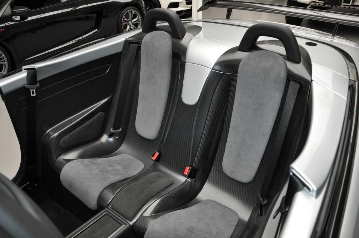 Chiếc Mercedes CLK DTM AMG Cabrio 2006.