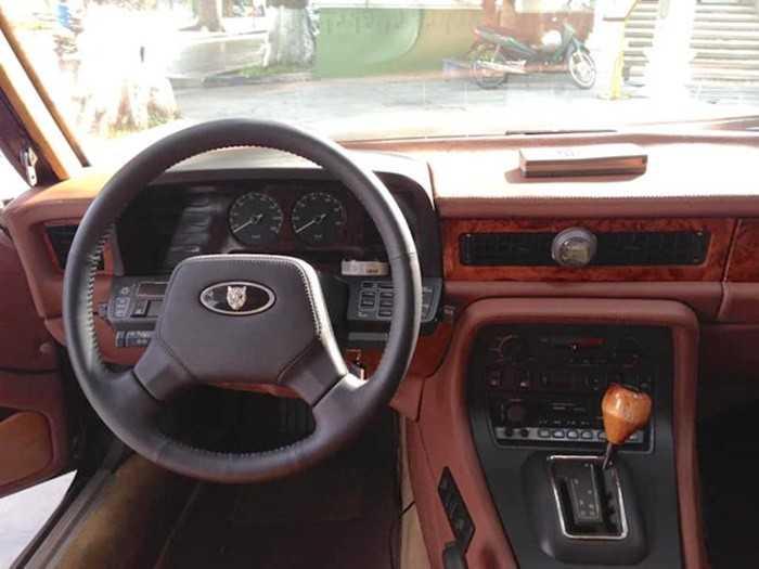 Bảng điều khiển Jaguar XJ6