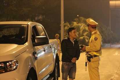 Người tham gia giao thông cần phải chú ý đến các lỗi đèn xe để tránh bị xử phạt theo Nghị định 100 mới.