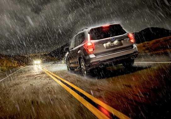 Giải quyết nỗi ám ảnh khi lái ô tô trong mùa mưa