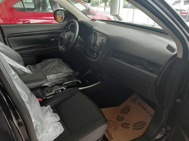 Nội thất Mitsubishi Outlander 2.4 2018