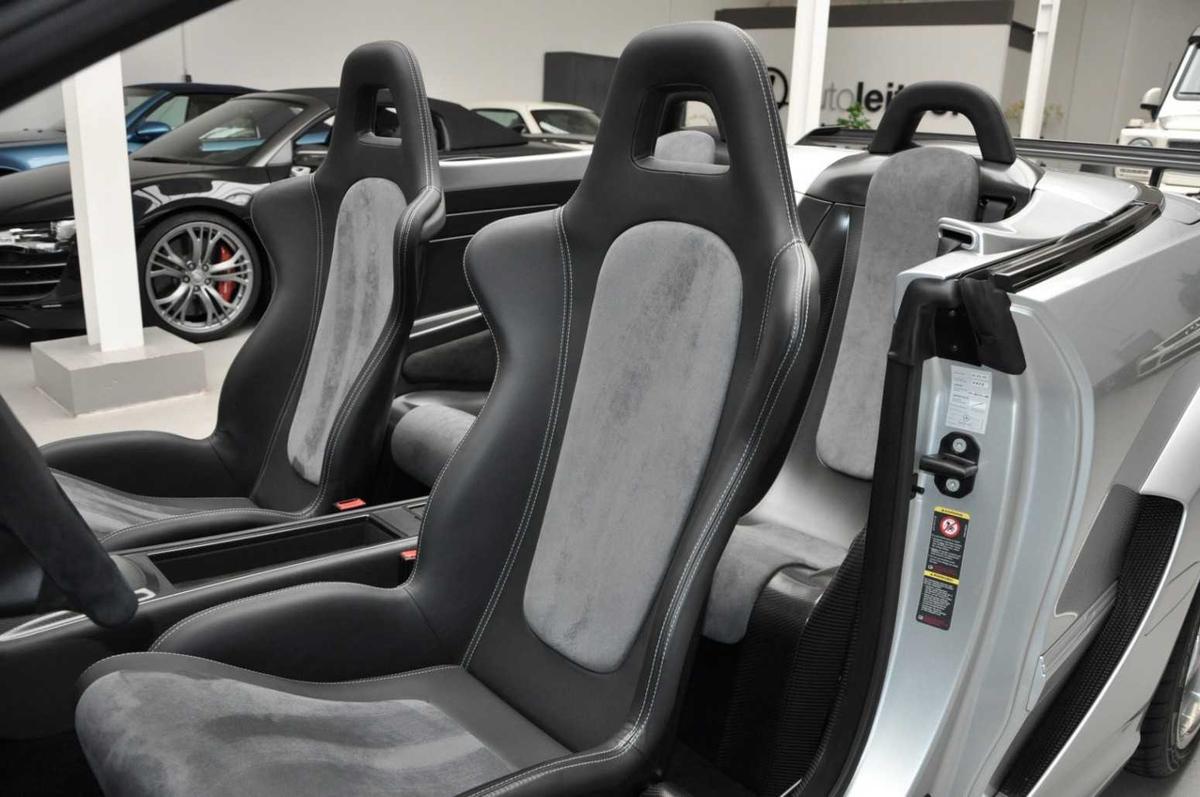 Chiếc Mercedes CLK DTM AMG Cabrio 2006.