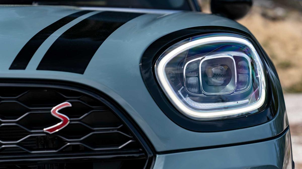 Bản Countryman và Countryman S đều được trang bị hộp số tự động ly hợp kép 7 cấp tiêu chuẩn.