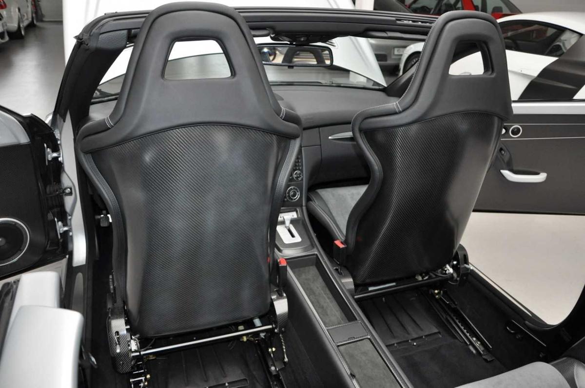 Chiếc Mercedes CLK DTM AMG Cabrio 2006.