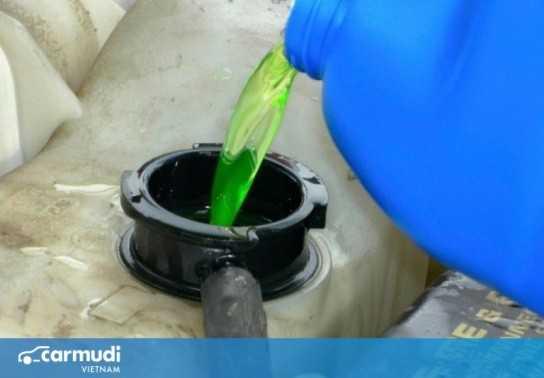 Tại sao phải có bình nước phụ trên xe ô tô?