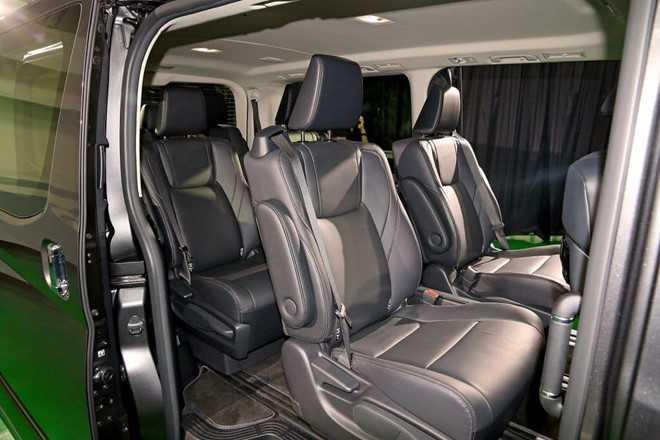 Xe bố trí 9 chỗ ngồi rộng rãi