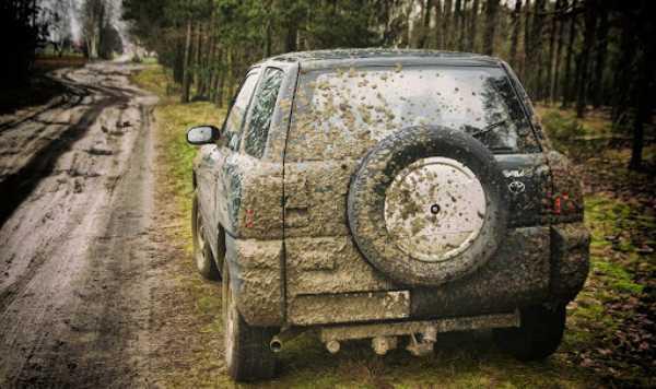 Xe quá bẩn khiến che lấp biển số xe 