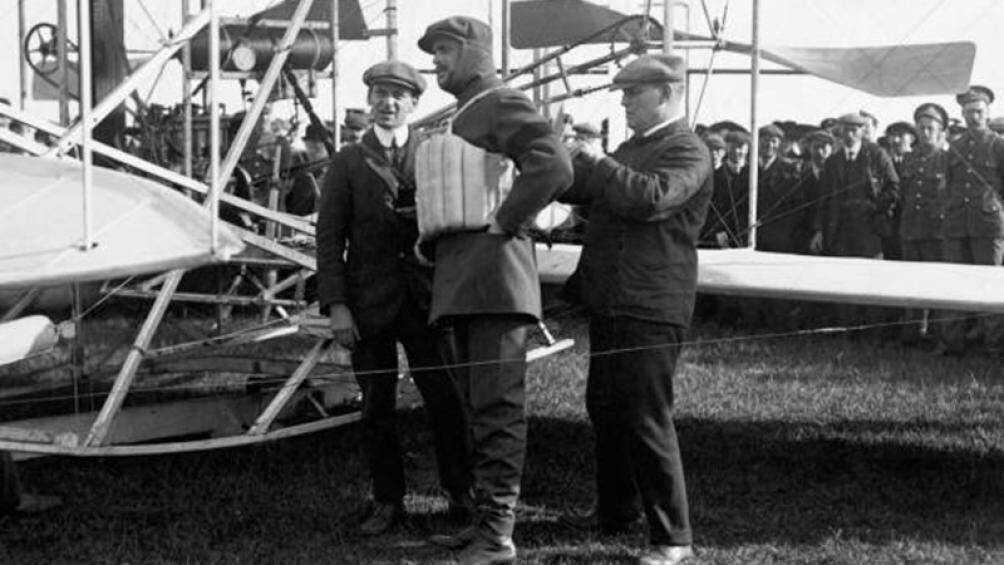 Rolls tử nạn do đuôi máy bay bị hỏng.