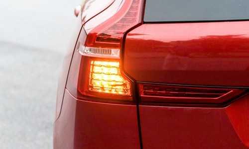 Chuyển làn đường phải có tín hiệu báo trước