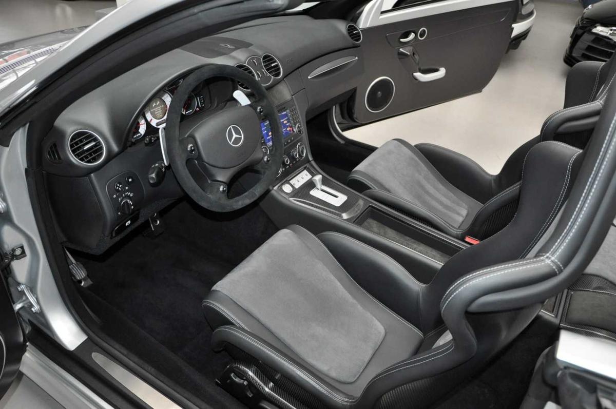 Chiếc Mercedes CLK DTM AMG Cabrio 2006.