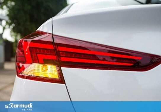 Quy định xử phạt chuyển hướng không bật xi nhan và nhiệm vụ, quyền hạn của cảnh sát giao thông