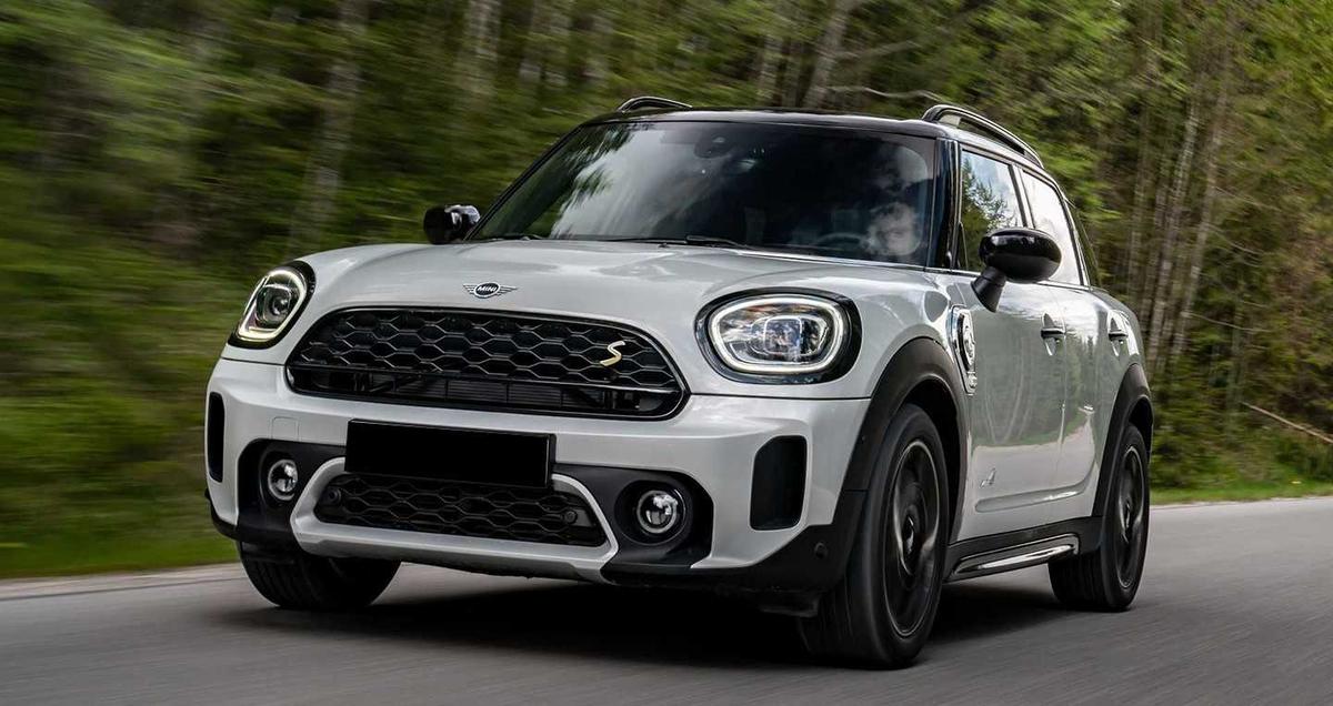 Đèn pha LED mới và lưới tản nhiệt được tinh chỉnh