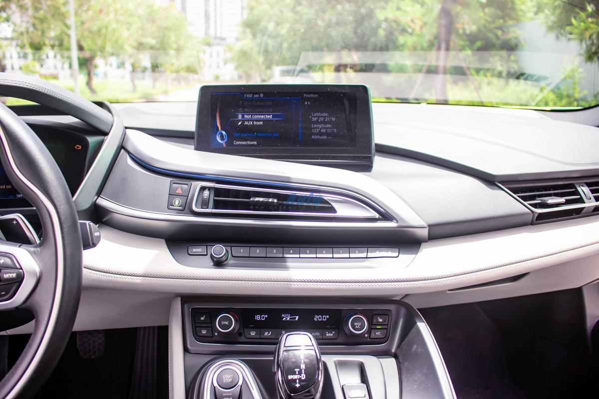 Bảng số của BMW i8 đời 2015