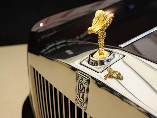 Logo xe ô tô Rolls-Royce quen thuộc.