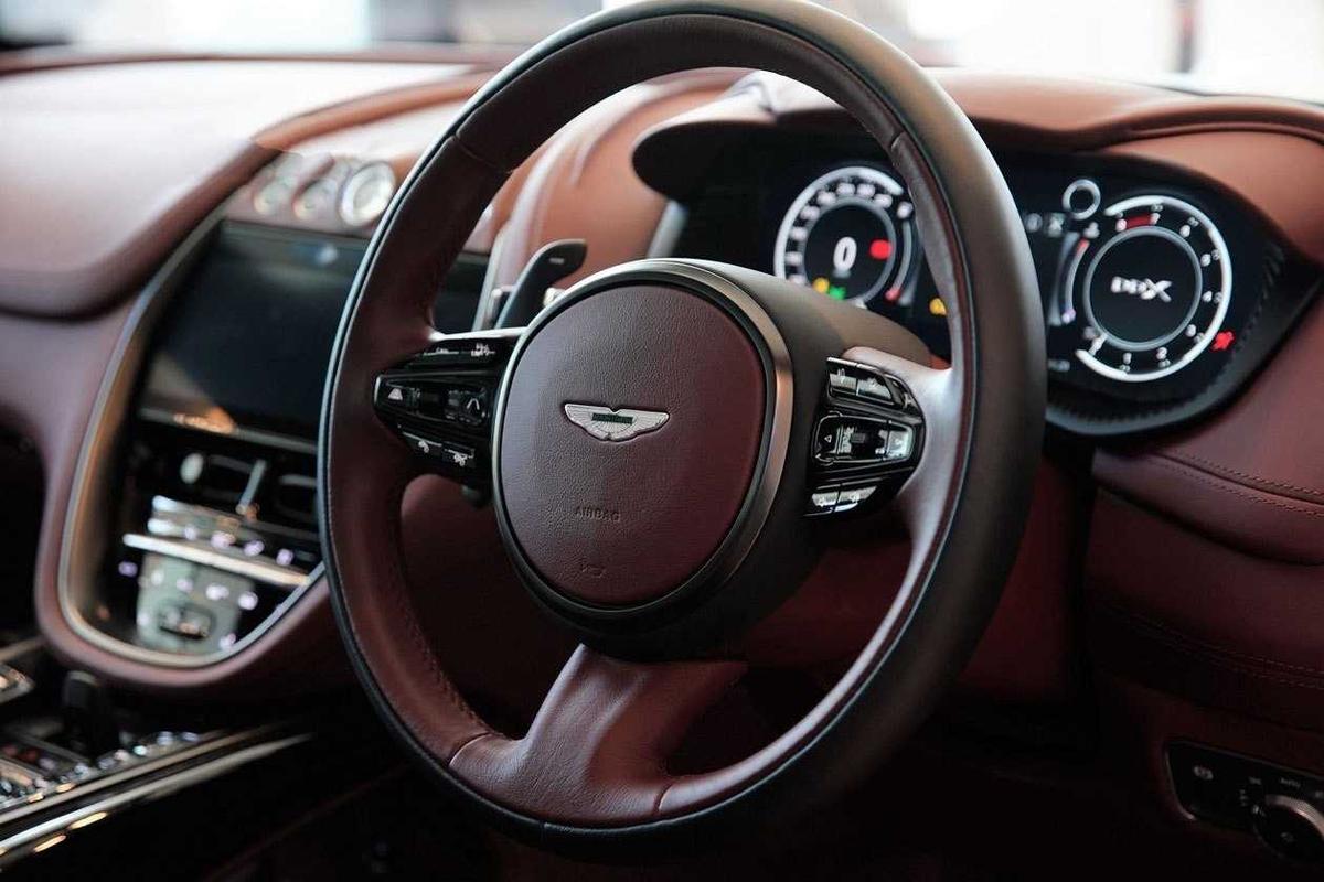 Nội thất Aston Martin DBX