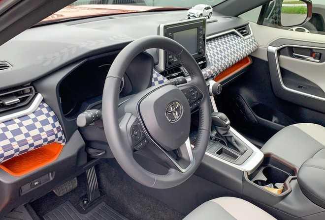 Toyota RAV4 kiểu Limousine