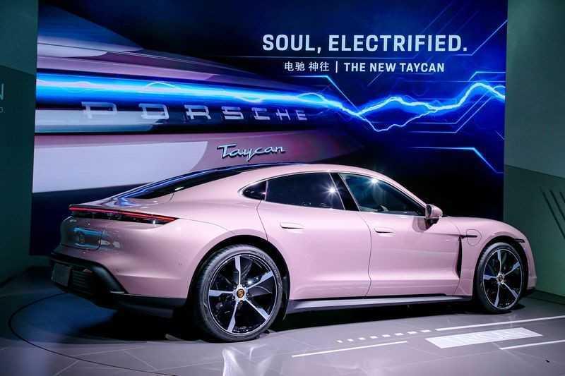 Porsche Taycan Frozen Berry Metallic