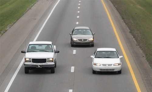 Vượt xe ô tô đúng quy định