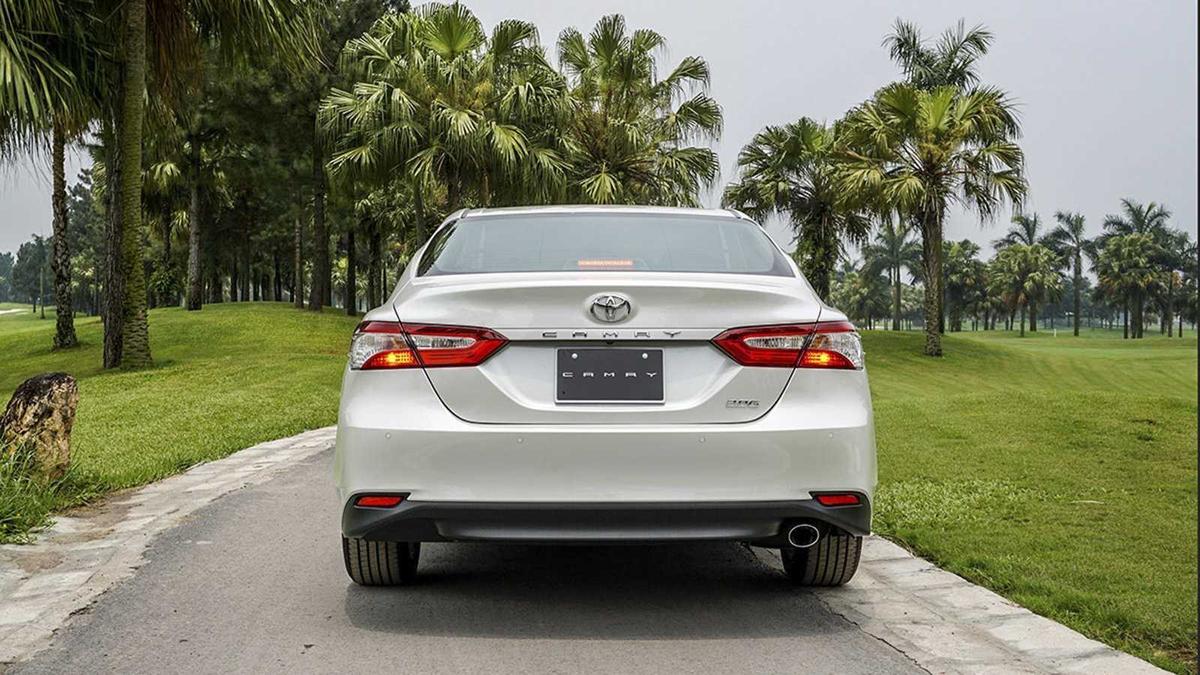 ĐUÔI XE CỦA TOYOTA CAMRY 2020