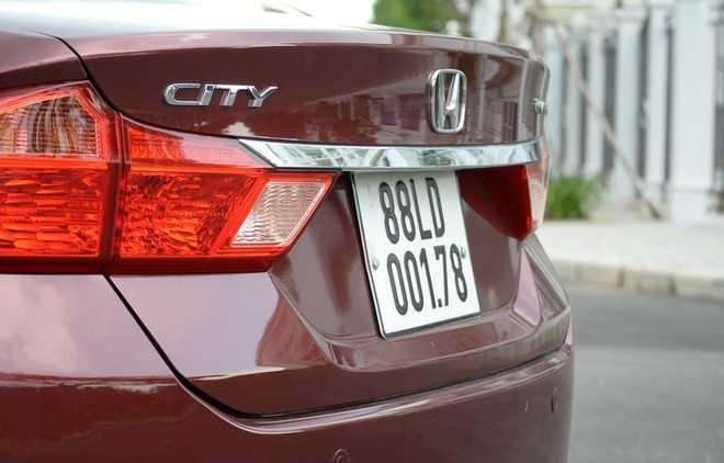 Bắt đầu từ 1/8, trao tặng hoặc bán xe ra ngoại tỉnh phải nộp lại biển số