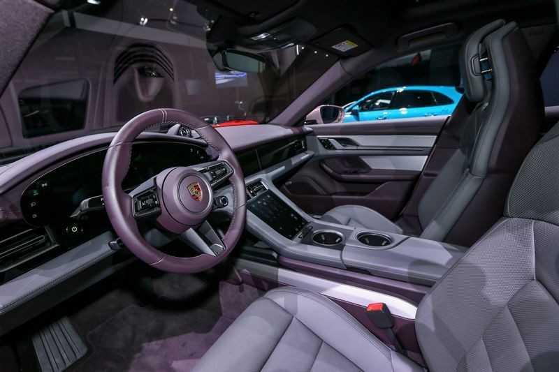 Porsche Taycan Frozen Berry Metallic