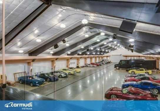 Biệt thự siêu sang của tay đua lừng danh Richard Berry với gara chứa 100 siêu xe khủng