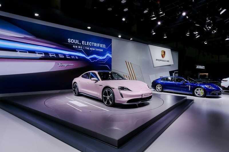 Porsche Taycan Frozen Berry Metallic