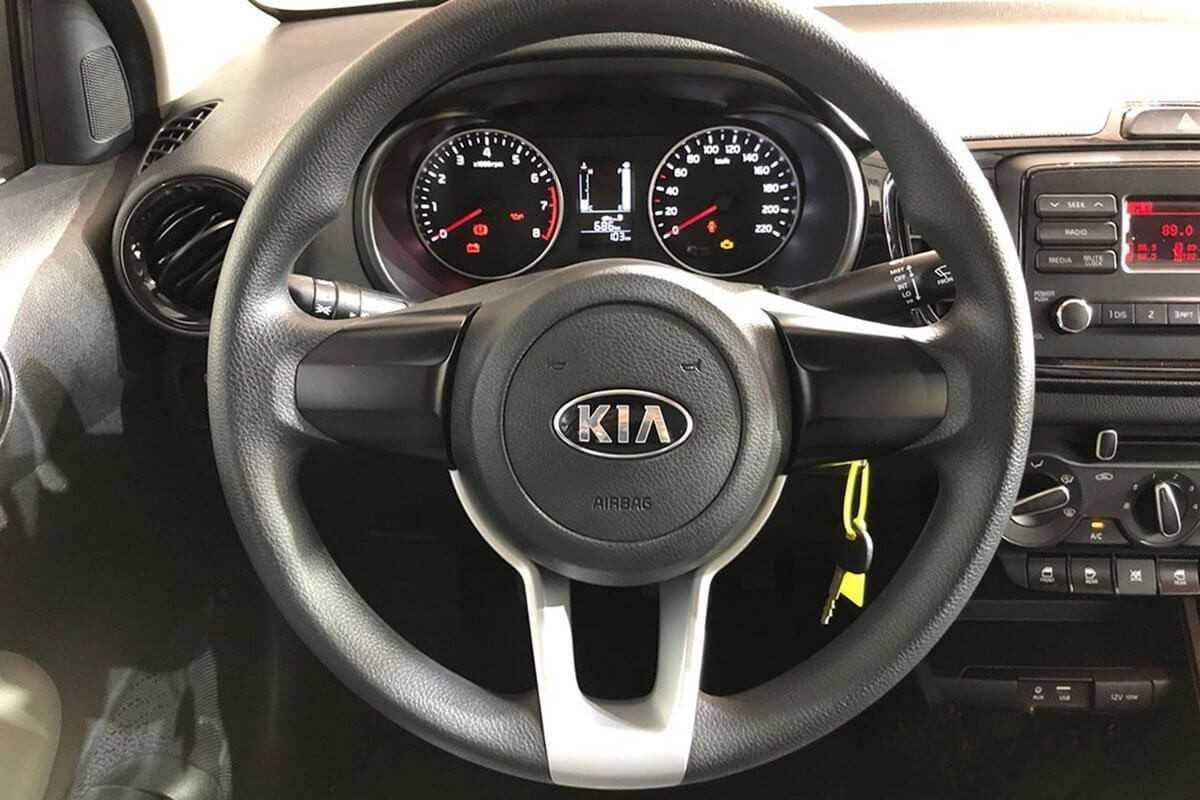 Vô-lăng Kia Soluto 2020